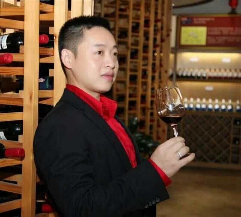 图一 公司98级员工陈斌